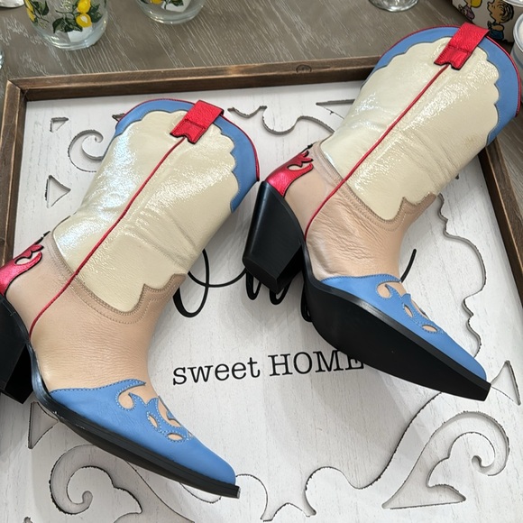 TORAL
Ships and sold by Linz Shop
Cowboy Boots In Multicolored - Picture 5 of 8